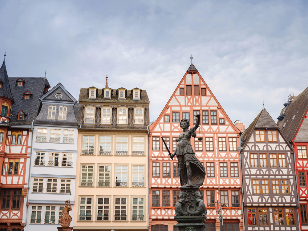 כמה כסף צריך לפרנקפורט